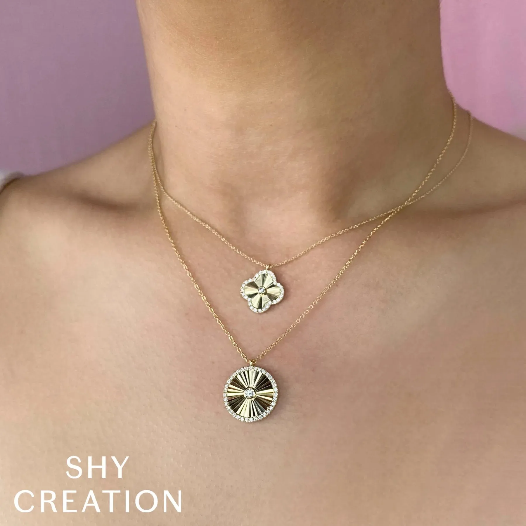 14K Yellow Gold Diamond Fluted Clover Pendant Necklace