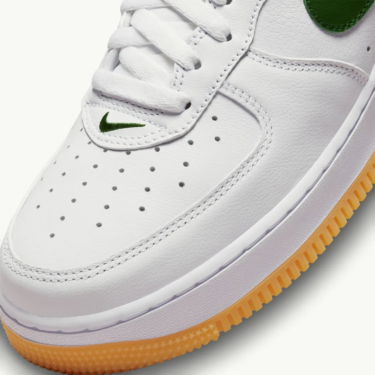 AIR FORCE 1 LOW RETRO QS WHITE FOREST GREEN GUM YELLOW