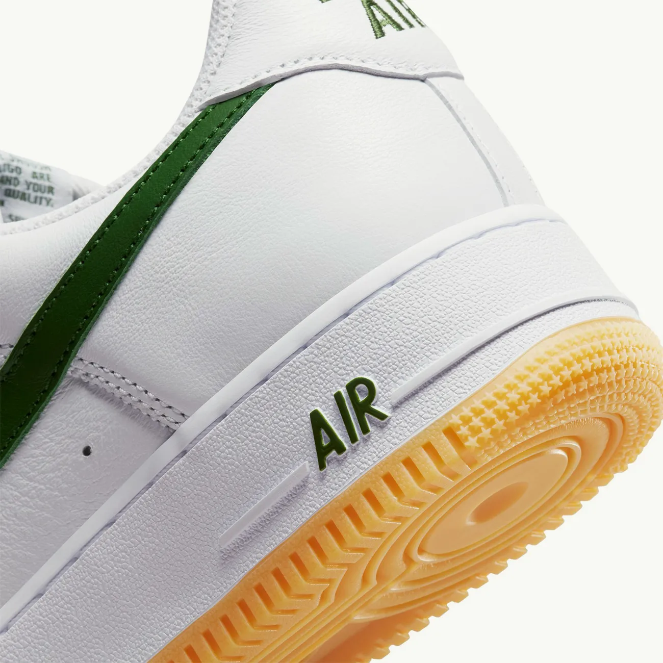 AIR FORCE 1 LOW RETRO QS WHITE FOREST GREEN GUM YELLOW