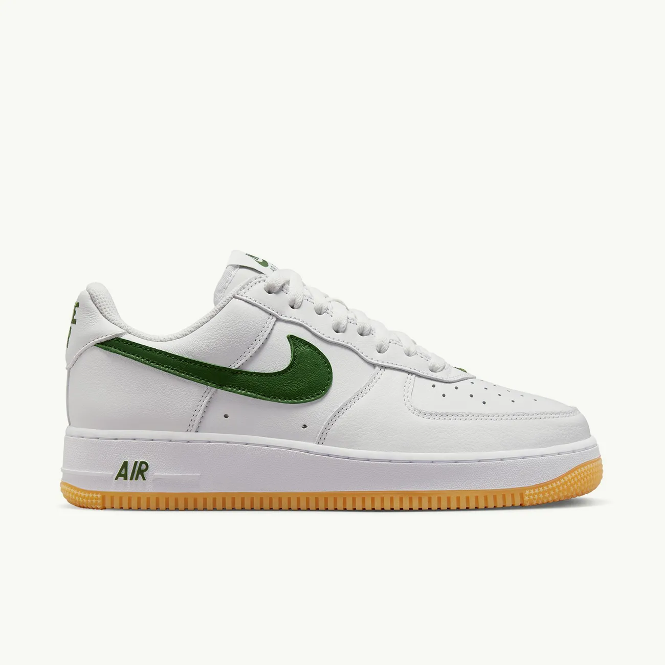 AIR FORCE 1 LOW RETRO QS WHITE FOREST GREEN GUM YELLOW