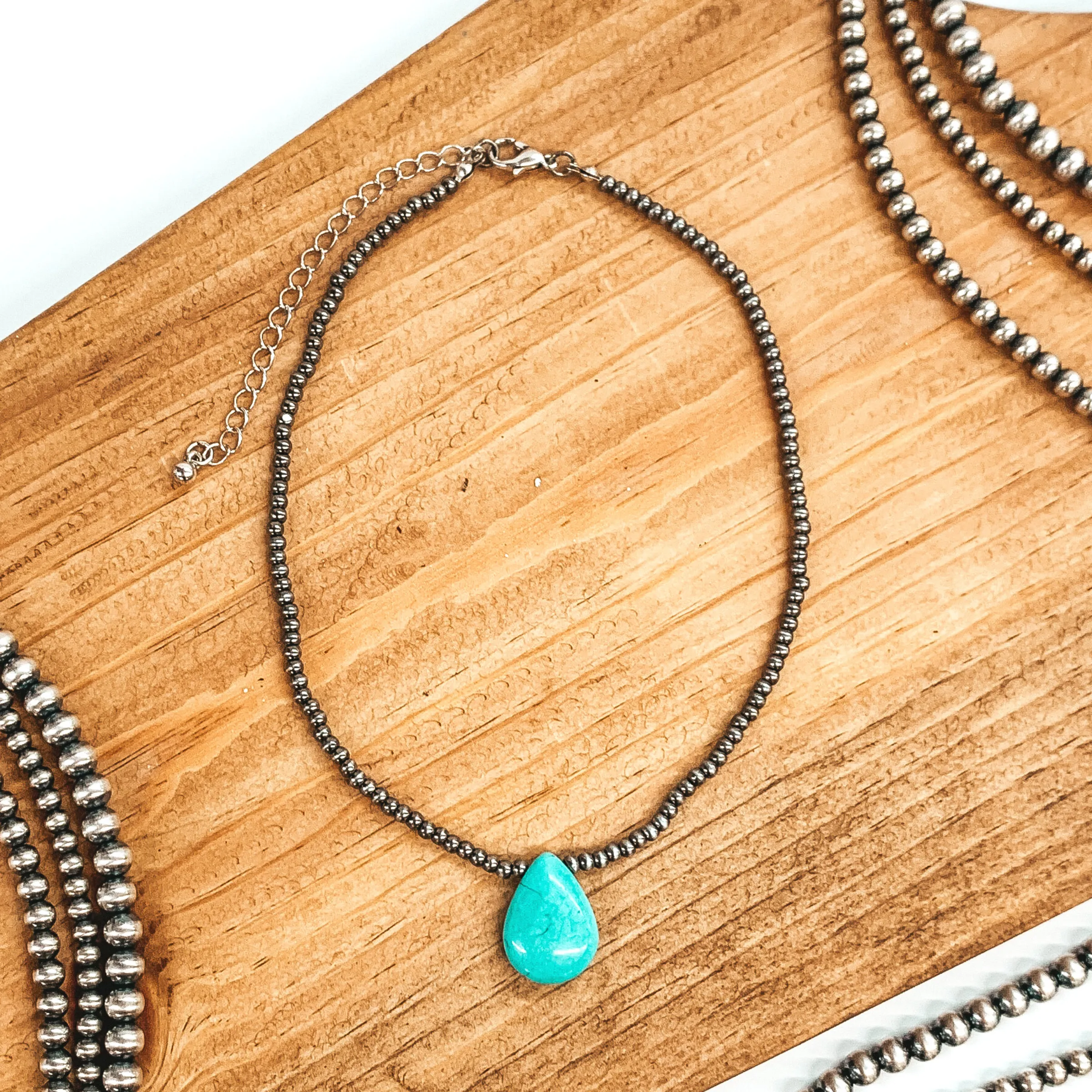 Beaded Choker Necklace With Stone Pendant in Turquoise