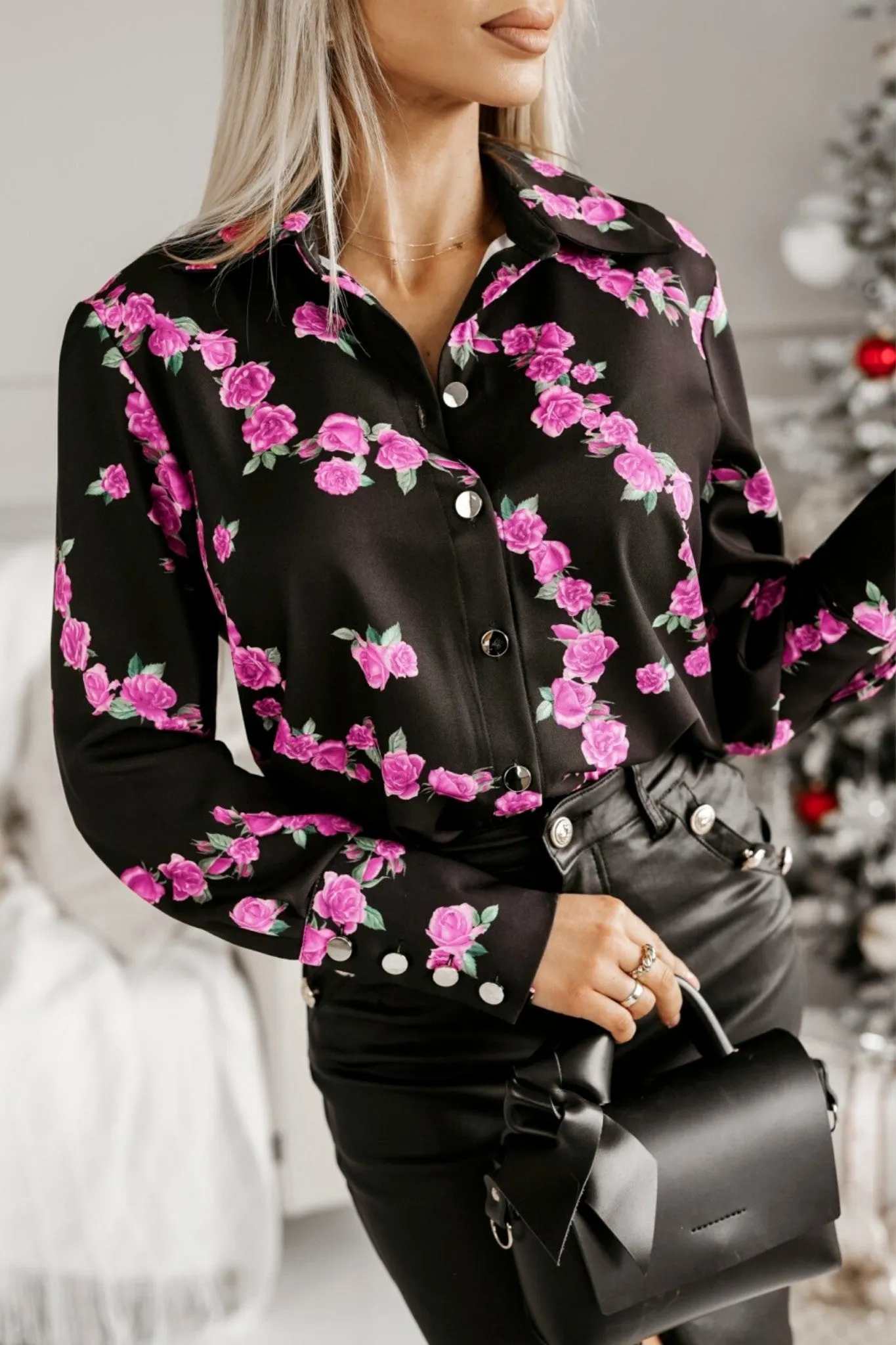 Camicia elegante nera a fantasia piccole rose fucsia con bottoni dorati