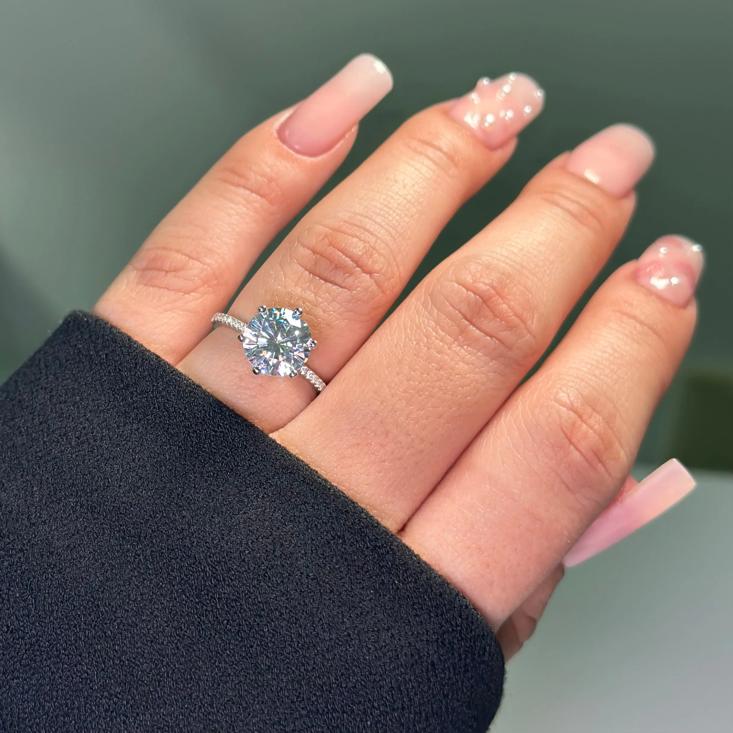 CINDERELLA MOISSANITE RING