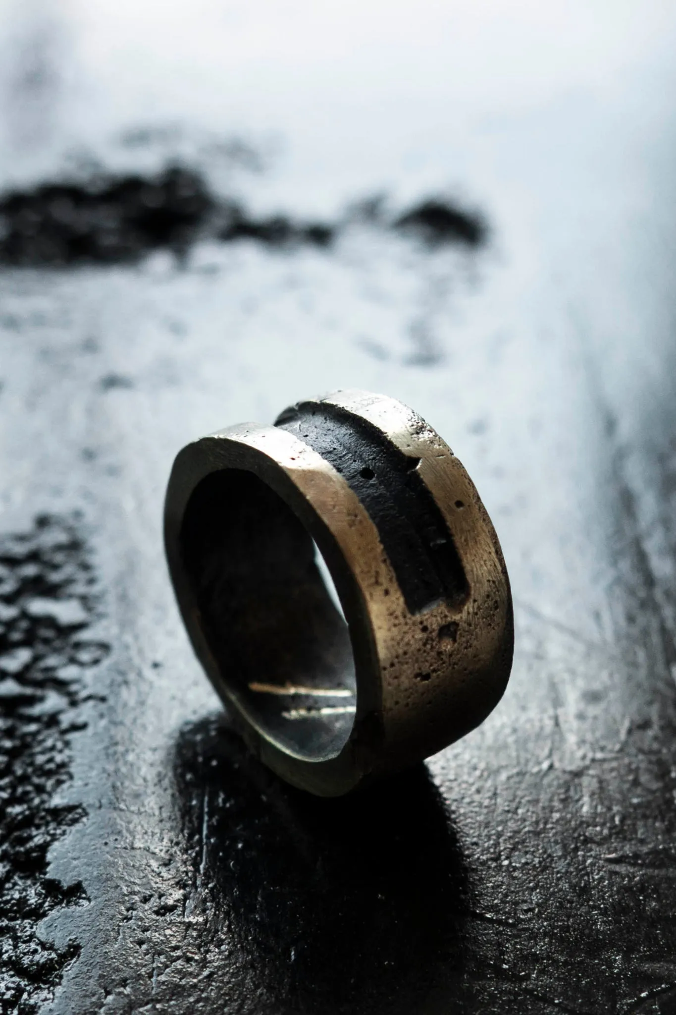 Efface Medium Ring