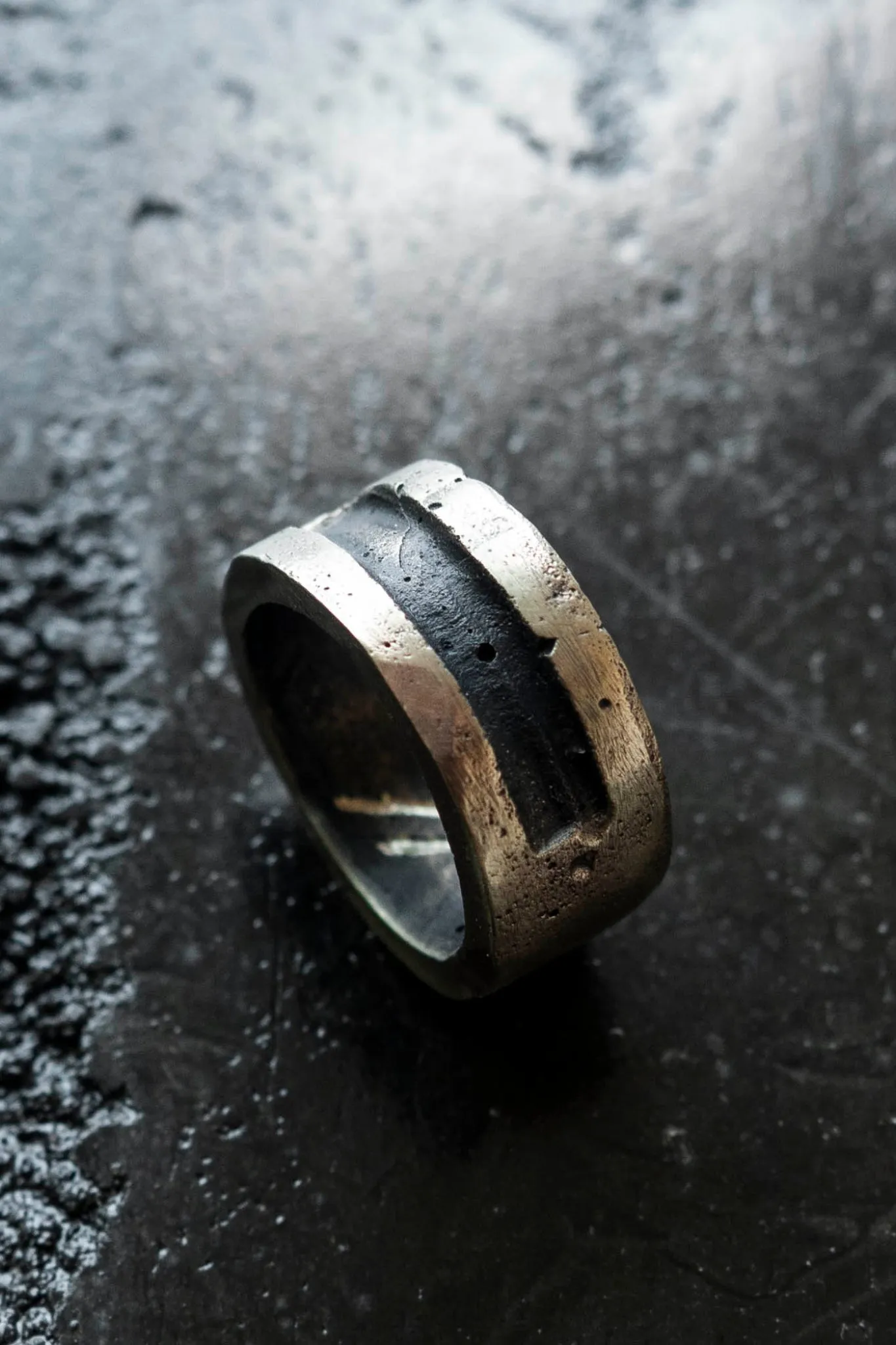 Efface Medium Ring