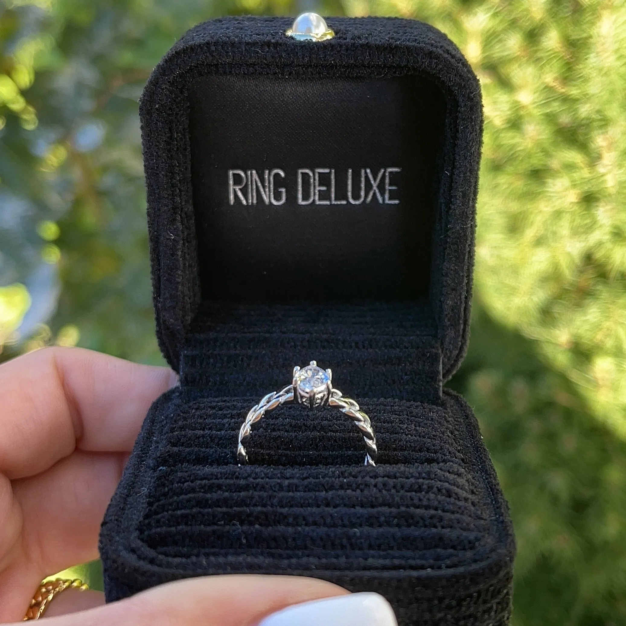 ELANA MOISSANITE RING