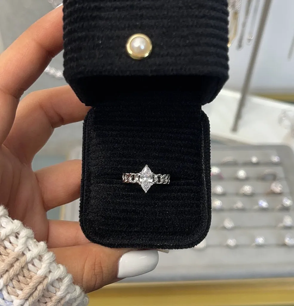 ELANA MOISSANITE RING