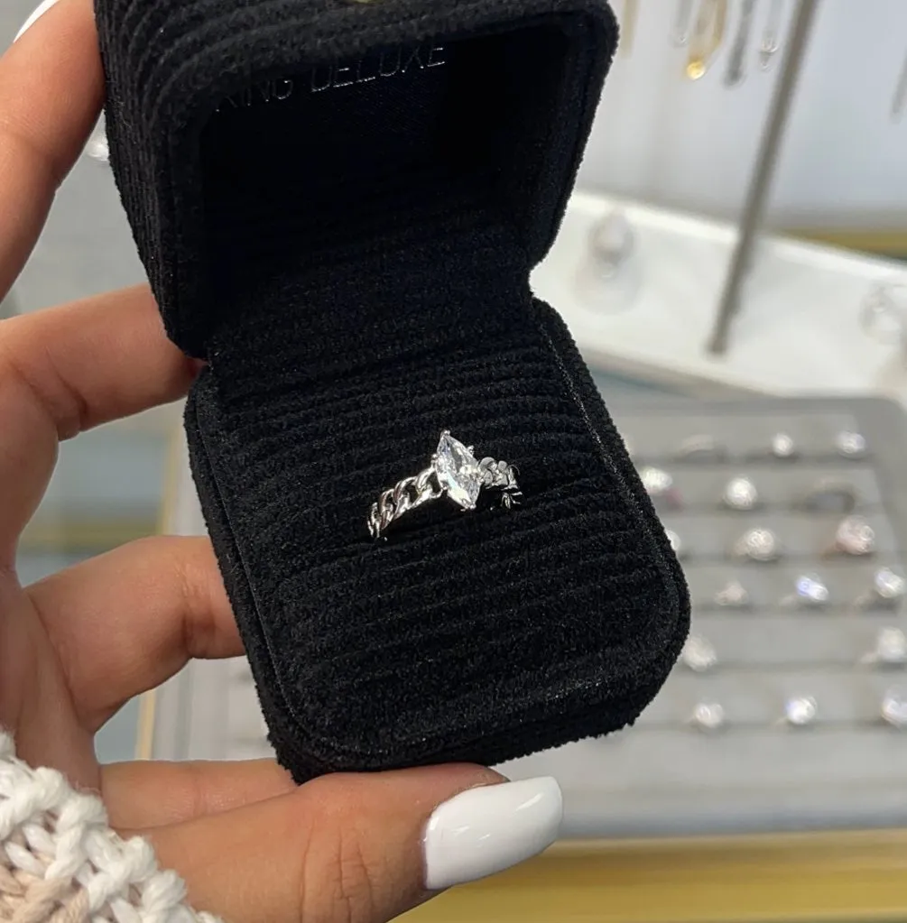 ELANA MOISSANITE RING