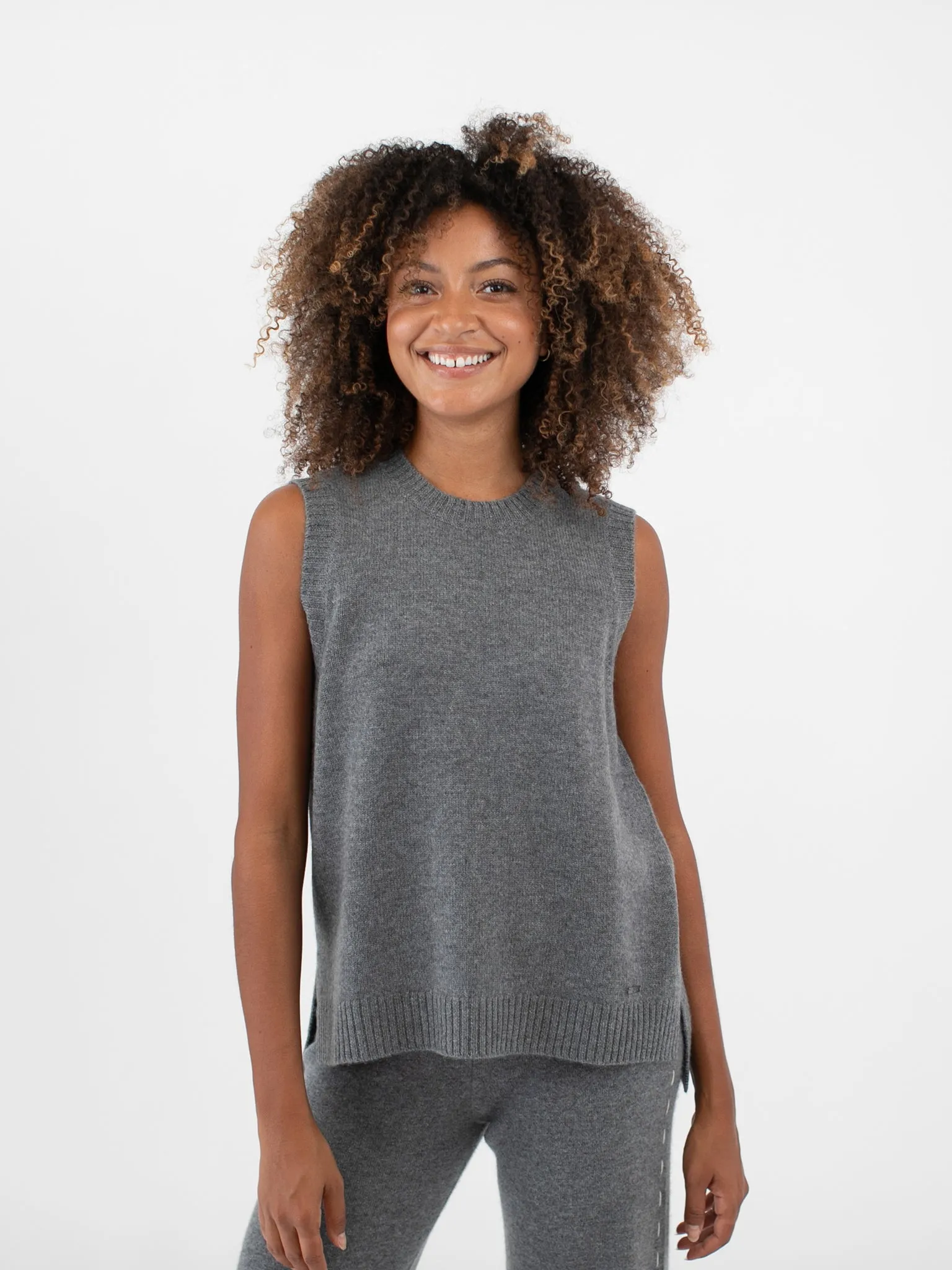 NICOLE SLEEVELESS SWEATER