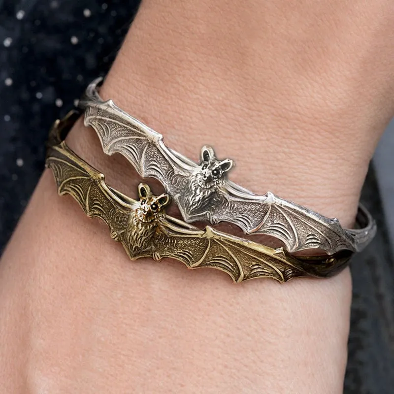 Punk-Inspired Bat Bracelet: A Fashionable Halloween Gift for Men and Women! LJH34