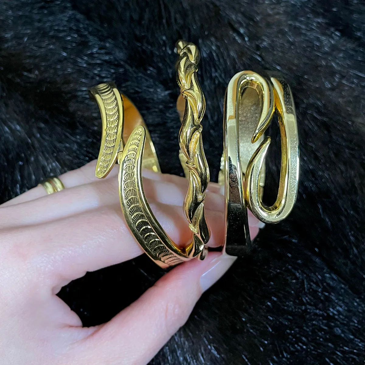 【USA輸入】ヴィンテージ ゴールド デザイン バングル/Vintage Gold Swirl Bangle