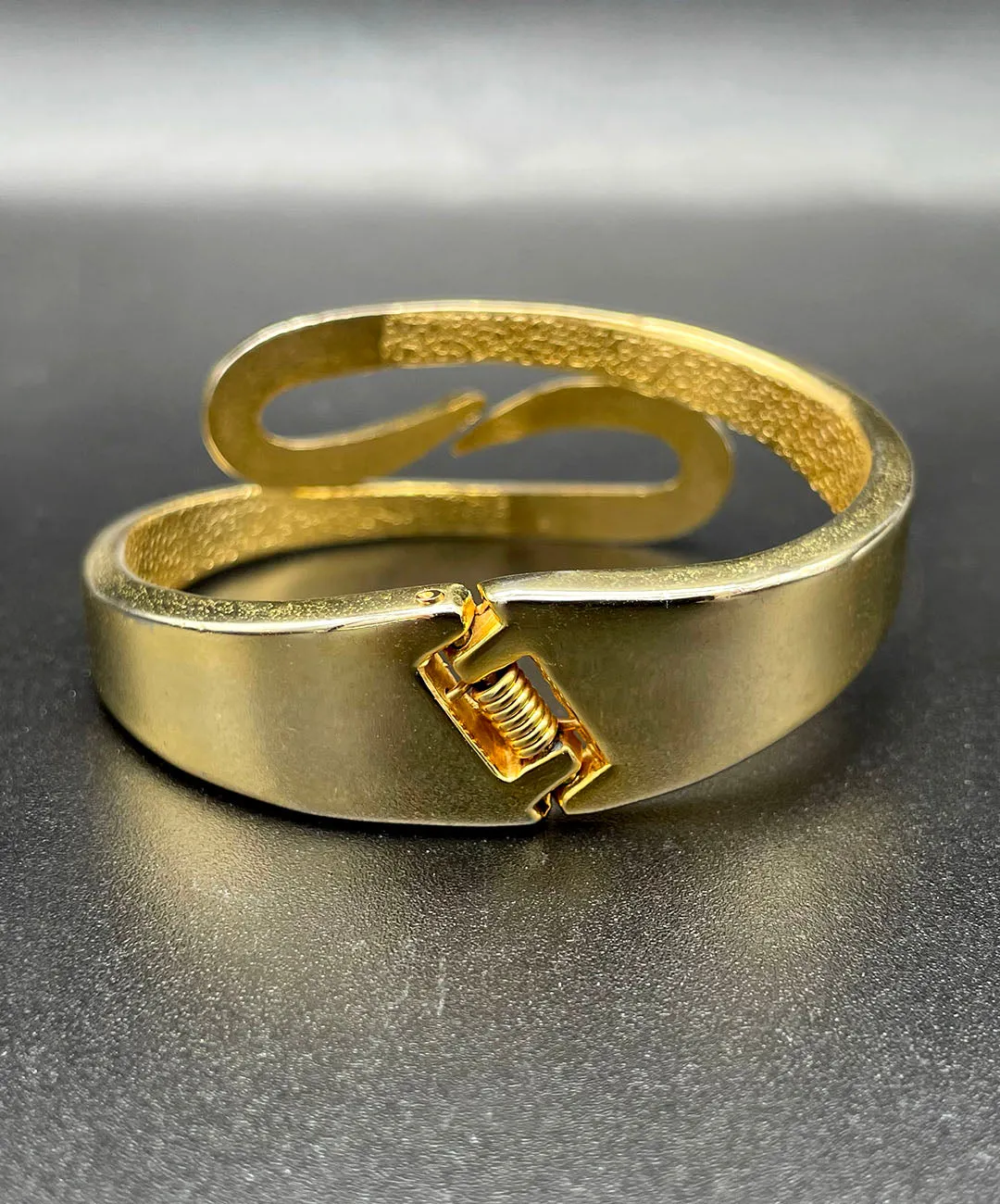 【USA輸入】ヴィンテージ ゴールド デザイン バングル/Vintage Gold Swirl Bangle