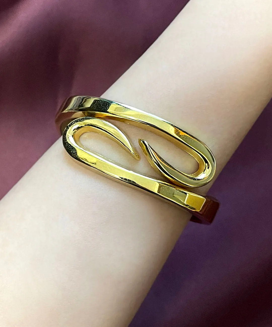 【USA輸入】ヴィンテージ ゴールド デザイン バングル/Vintage Gold Swirl Bangle