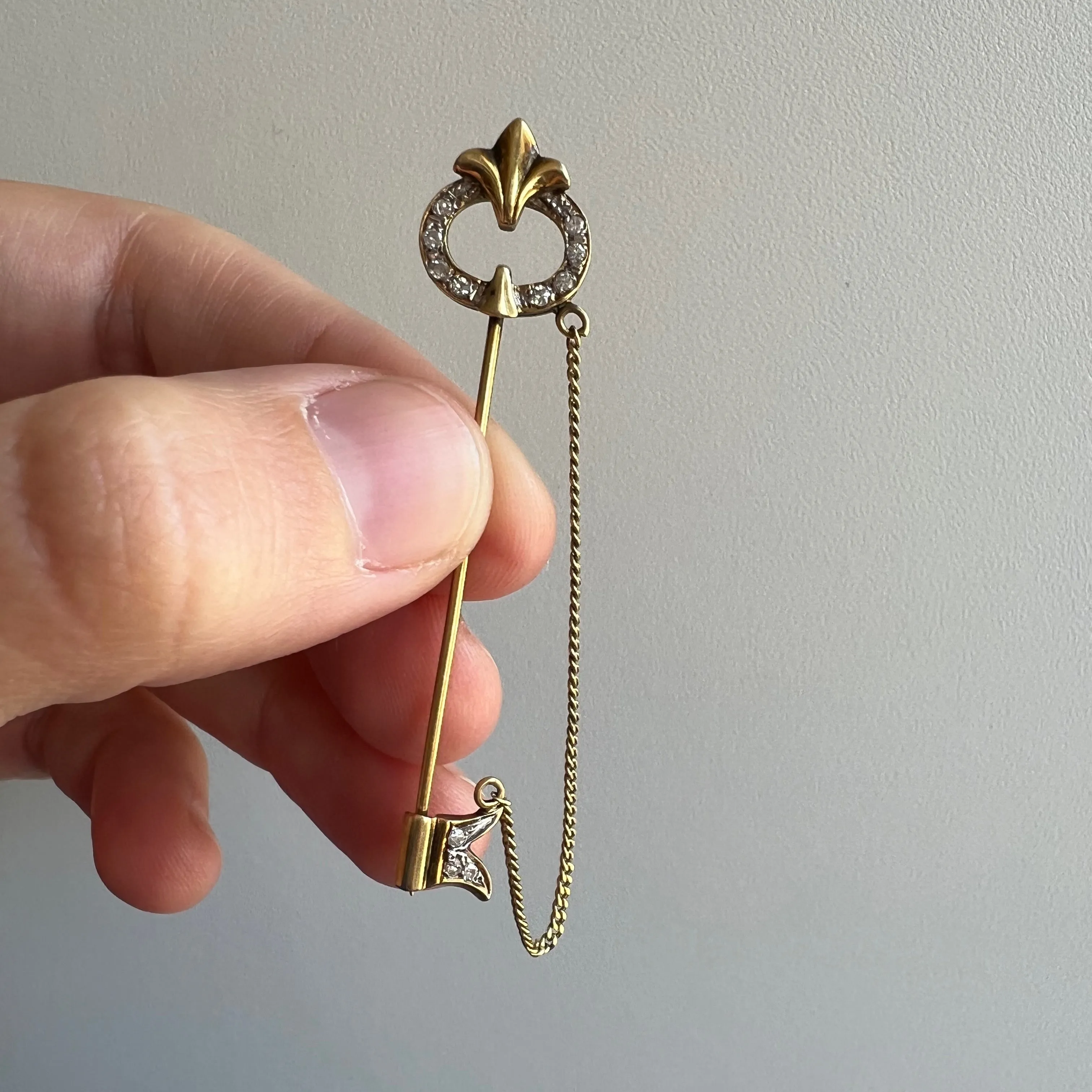 V I N T A G E // the key to daydreams / bicolor 14k and diamond jabot pin / pendant or pin