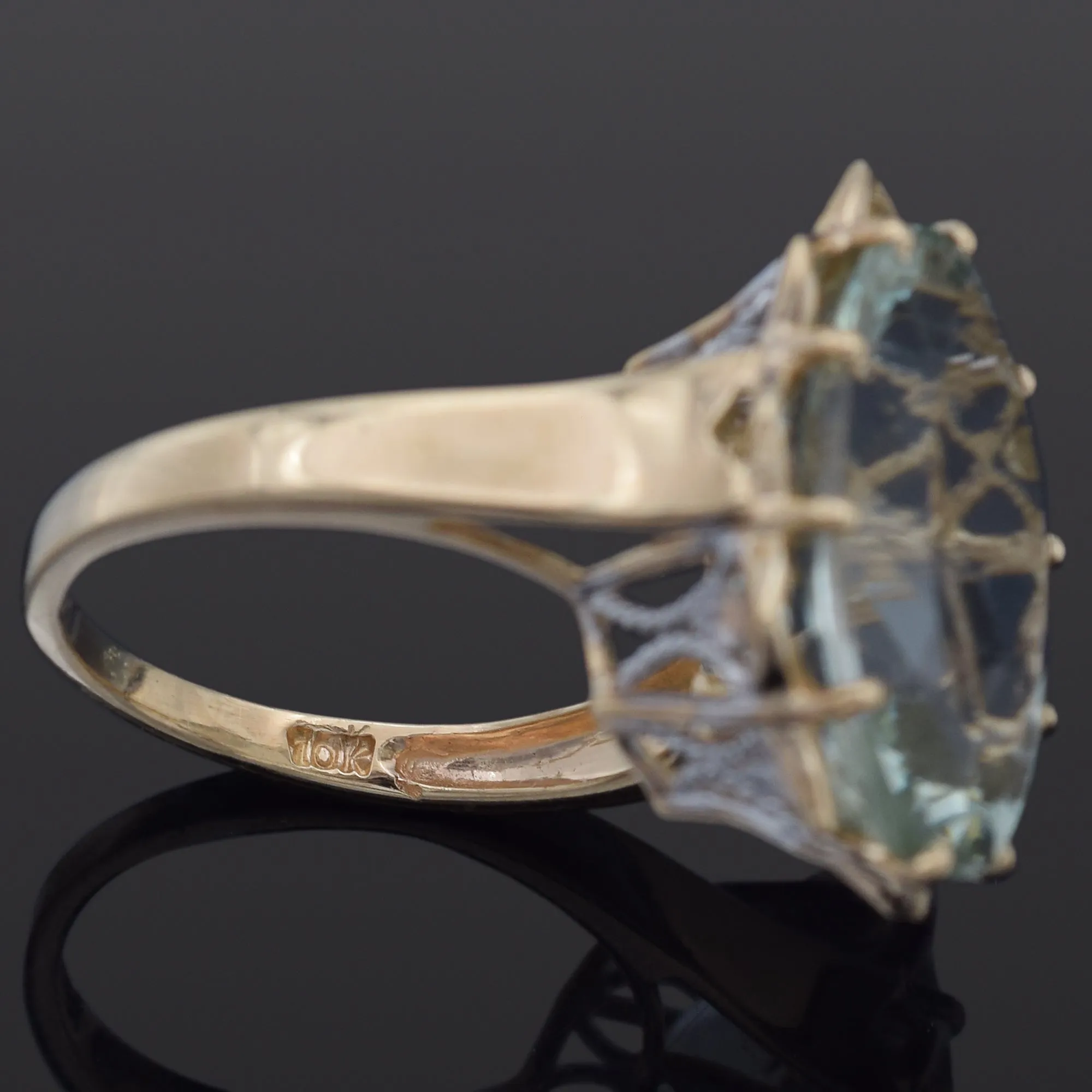 Vintage 10K Yellow Gold 9.75 Ct Aquamarine Oval Cocktail Ring Size 6.5