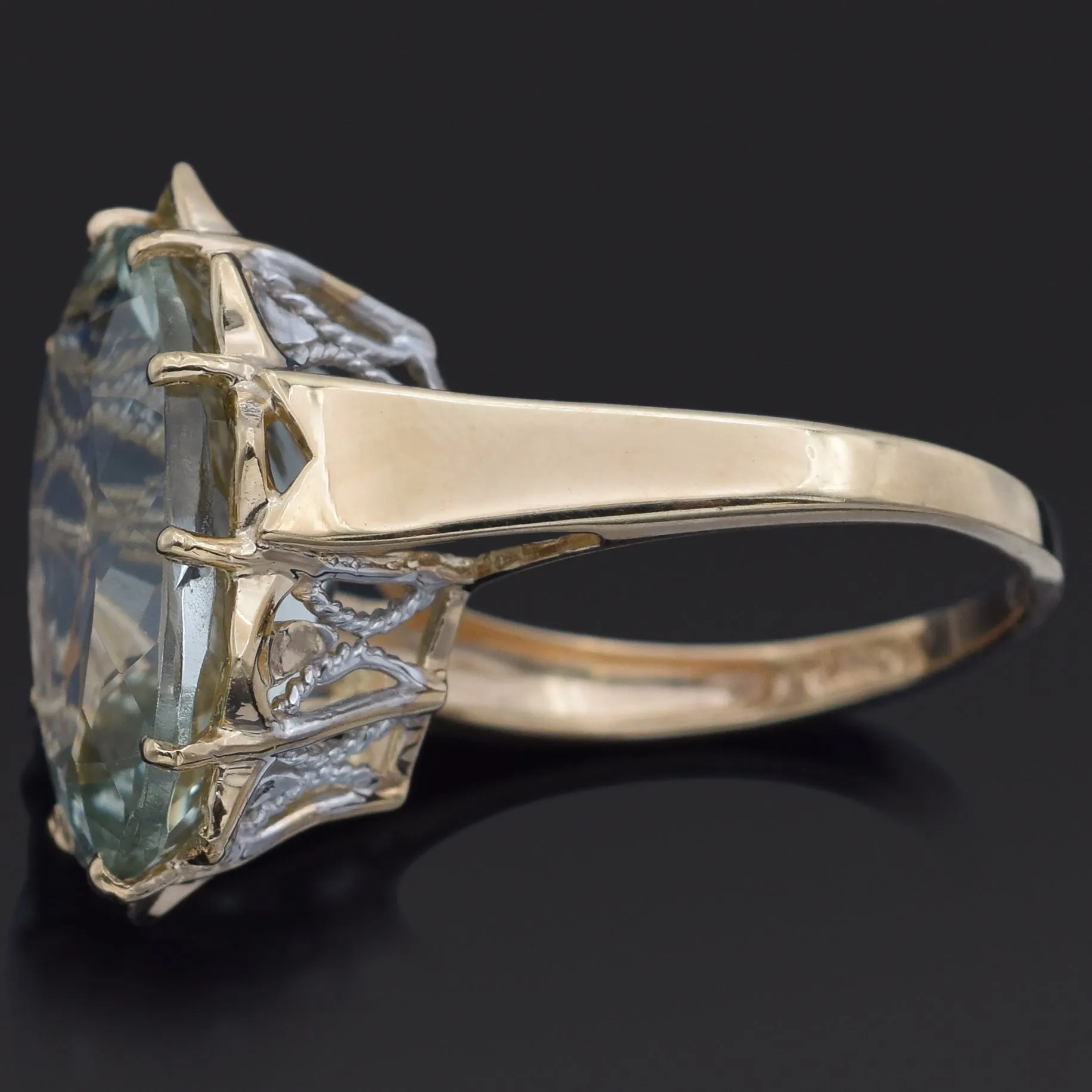 Vintage 10K Yellow Gold 9.75 Ct Aquamarine Oval Cocktail Ring Size 6.5